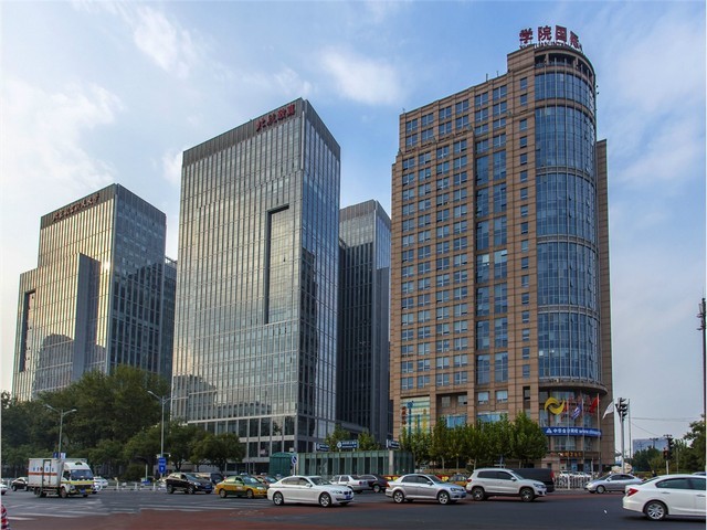 平衡重式电动堆高车制作企业